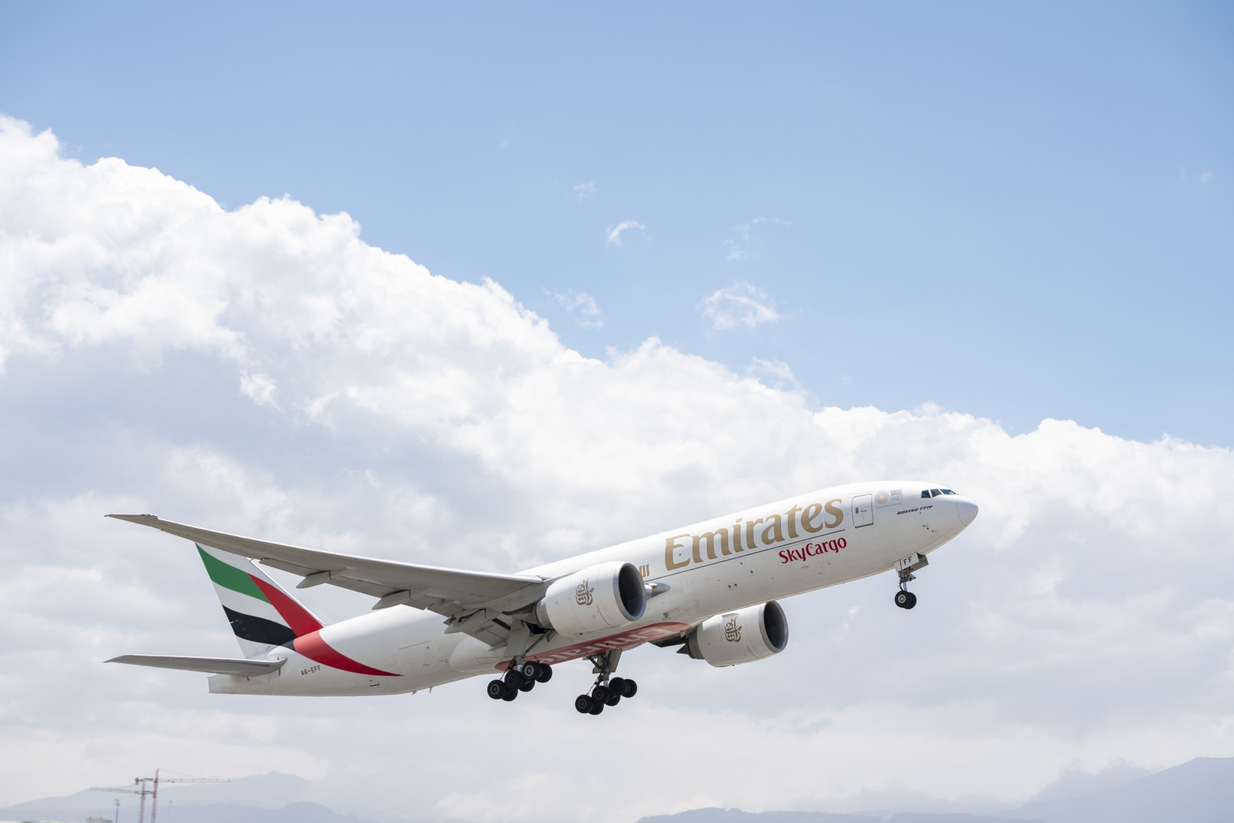 How do I earn and redeem Emirates Skywards miles