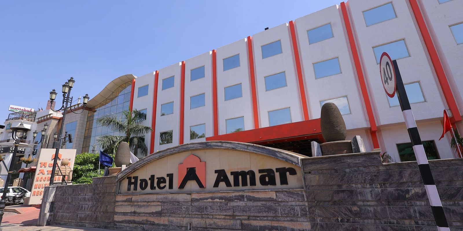 Hotels Near Taj Mahal